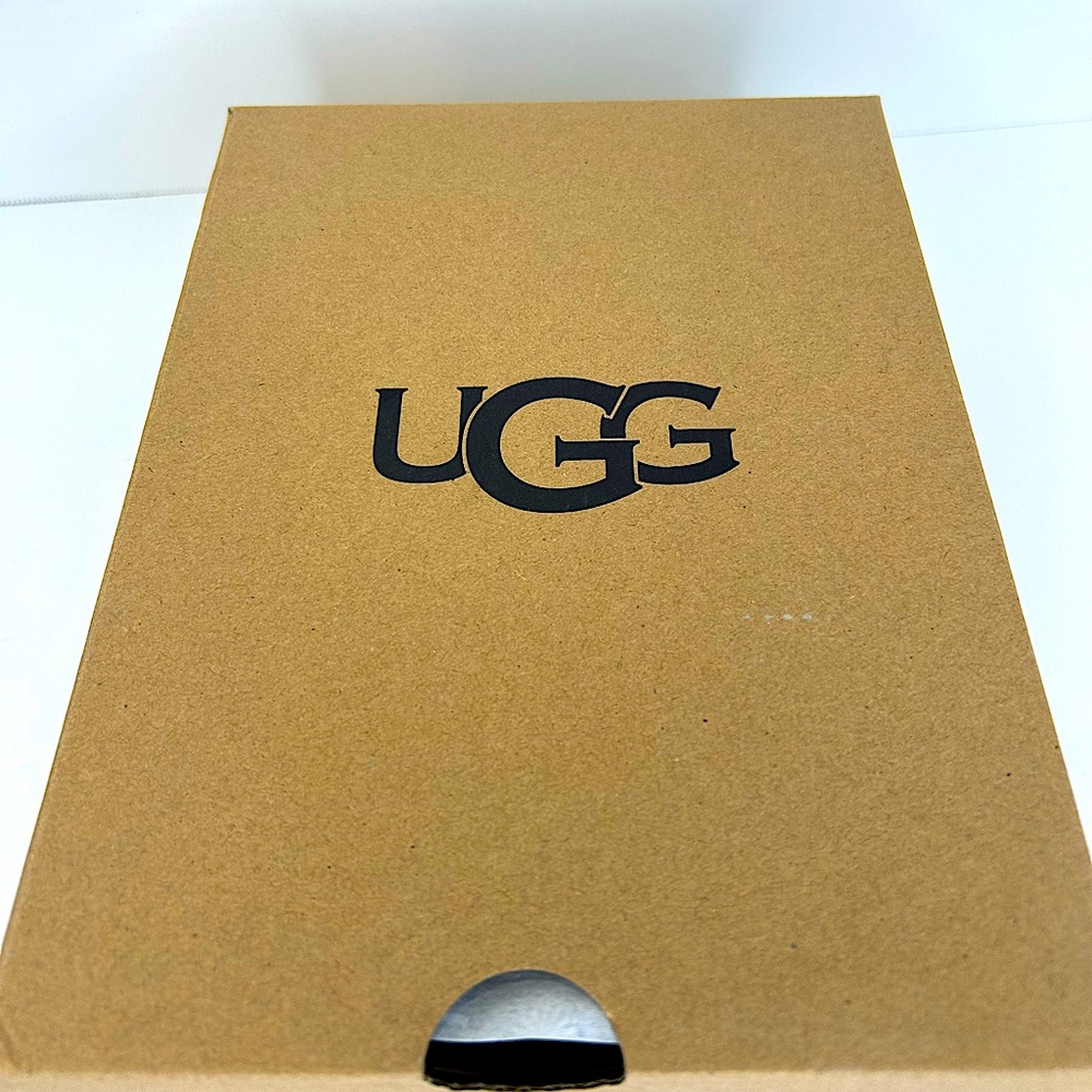 NWT Kids UGG shoes - Picture 8 of 9